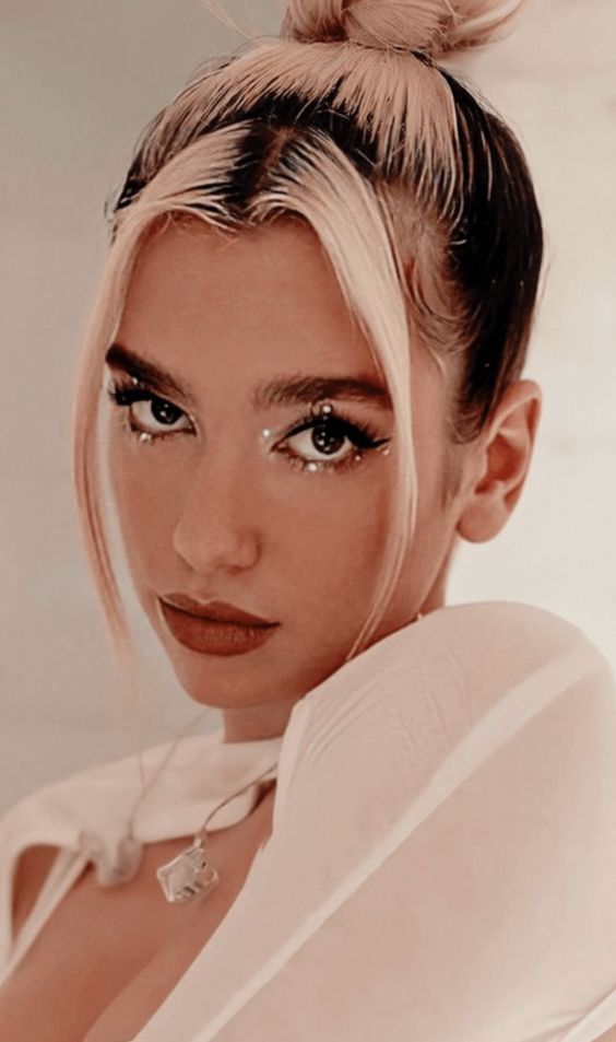 dua lipa skunk stripe